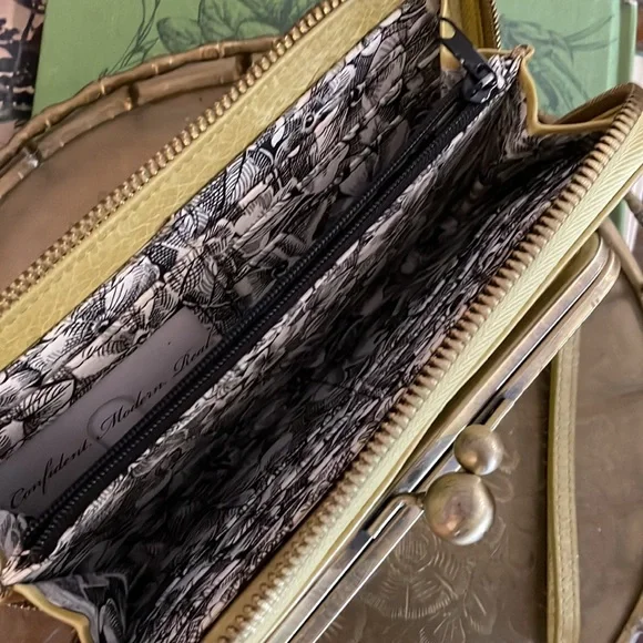 Hobo Wallet Billfold Kiss lock Citron - Picture 6 of 13